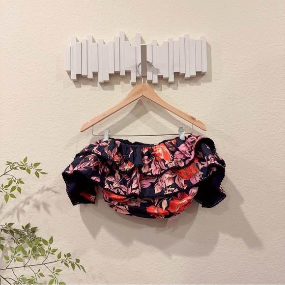 Keepsake the Label Real Love Black Floral Ruffle Blouse Crop Top Size Small NWT - Picture 6 of 13